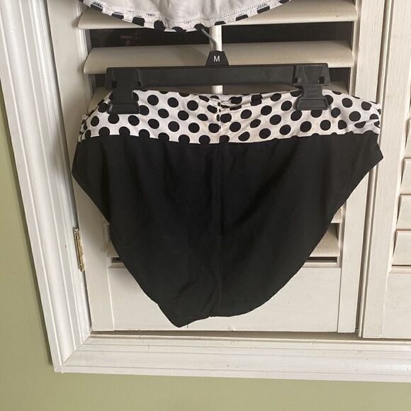 Kenneth Cole-Reaction. Vintage style swimsuit. Slimming technology. - Picture 5 of 6